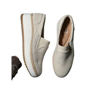 Clarks | Canvas Slip-Ons